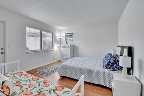 1 bedroom, iron/ironing board, free WiFi, bed sheets - Spacious 1 bedroom, East Delray parking, W/D, BBQ (Delray Beach)