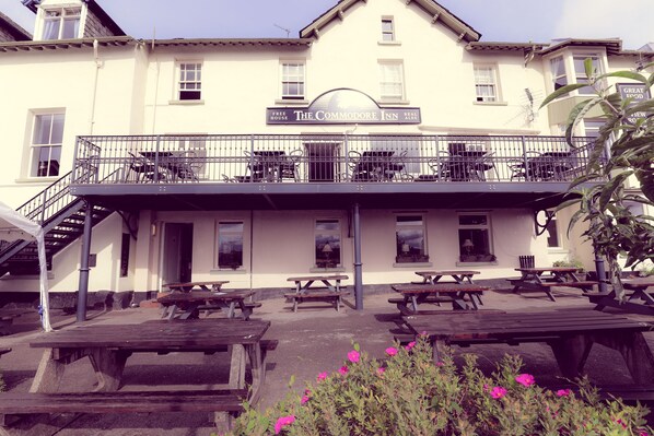 The Commodore Inn with outdoor seating and a balcony. - The Commodore Inn (Grange-over-Sands)