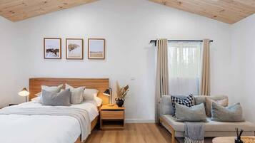 6 bedrooms, iron/ironing board, WiFi, bed sheets