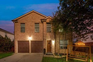 Exterior - Little elm 5BR Gem Pool, Spa, Firepit, Game Room (Little Elm)