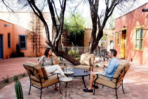 Outdoor dining - Downtown Rustic Adobe - Newly Renovated Historic Property - KING Bed & Parking (Tucson)