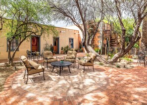 Terrace/patio - Rustic Modern Adobe in Downtown Barrio - King Bed (Tucson)