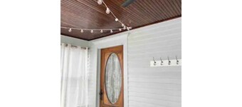 Quaint Pet Friendly 2 Bed Apartment Downtown