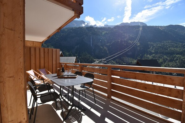 Outdoor dining - L'Étendard appartement 8 (Vaujany)