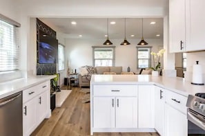 Interior - HEART OF SD! Luxury Villa w Hot Tub, Fireplace and Oversized Fully Lit Backyard (San Diego)