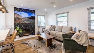 Smart TV, fireplace, stereo