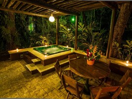 2 restaurants, dinner, brunch served; Caribbean cuisine