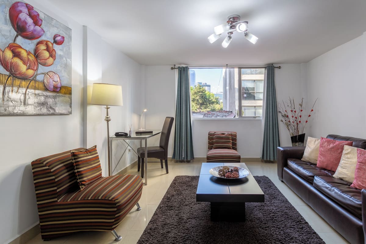 Comfort Suite, 1 Bedroom | Living area | Plasma TV