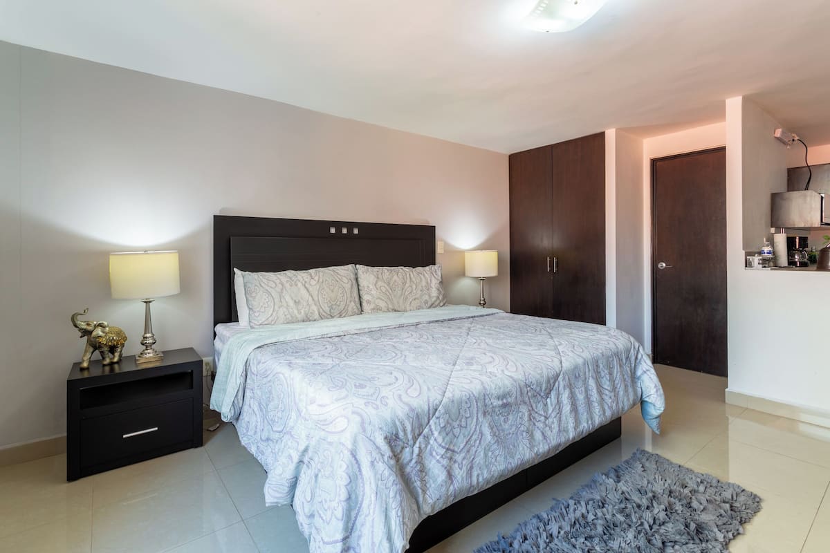 Junior Suite | 1 bedroom, in-room safe, desk, blackout drapes