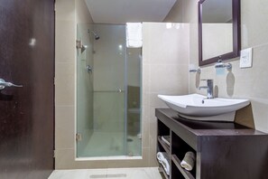 Grand Suite, 1 Bedroom | Bathroom | Shower, free toiletries, hair dryer, towels - Suites259 (Mexico City)