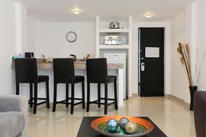 Comfort Suite, 1 Bedroom | Private kitchen