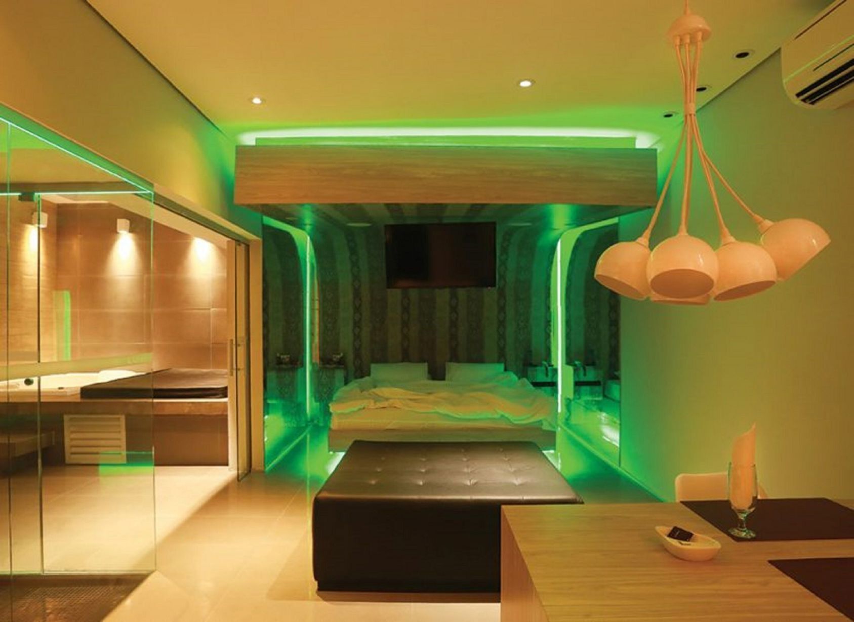 Minibar, mörkläggningsgardiner, gratis wi-fi och sängkläder