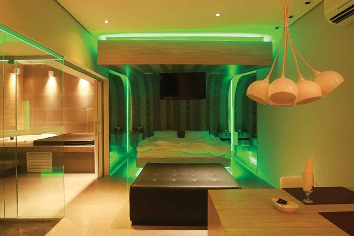 Minibar, blackout curtains, free WiFi, bed sheets