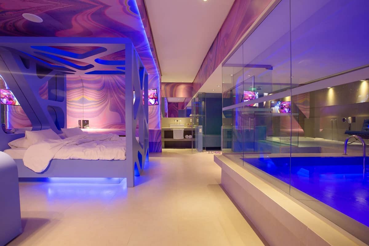 Minibar, blackout curtains, free WiFi, bed sheets