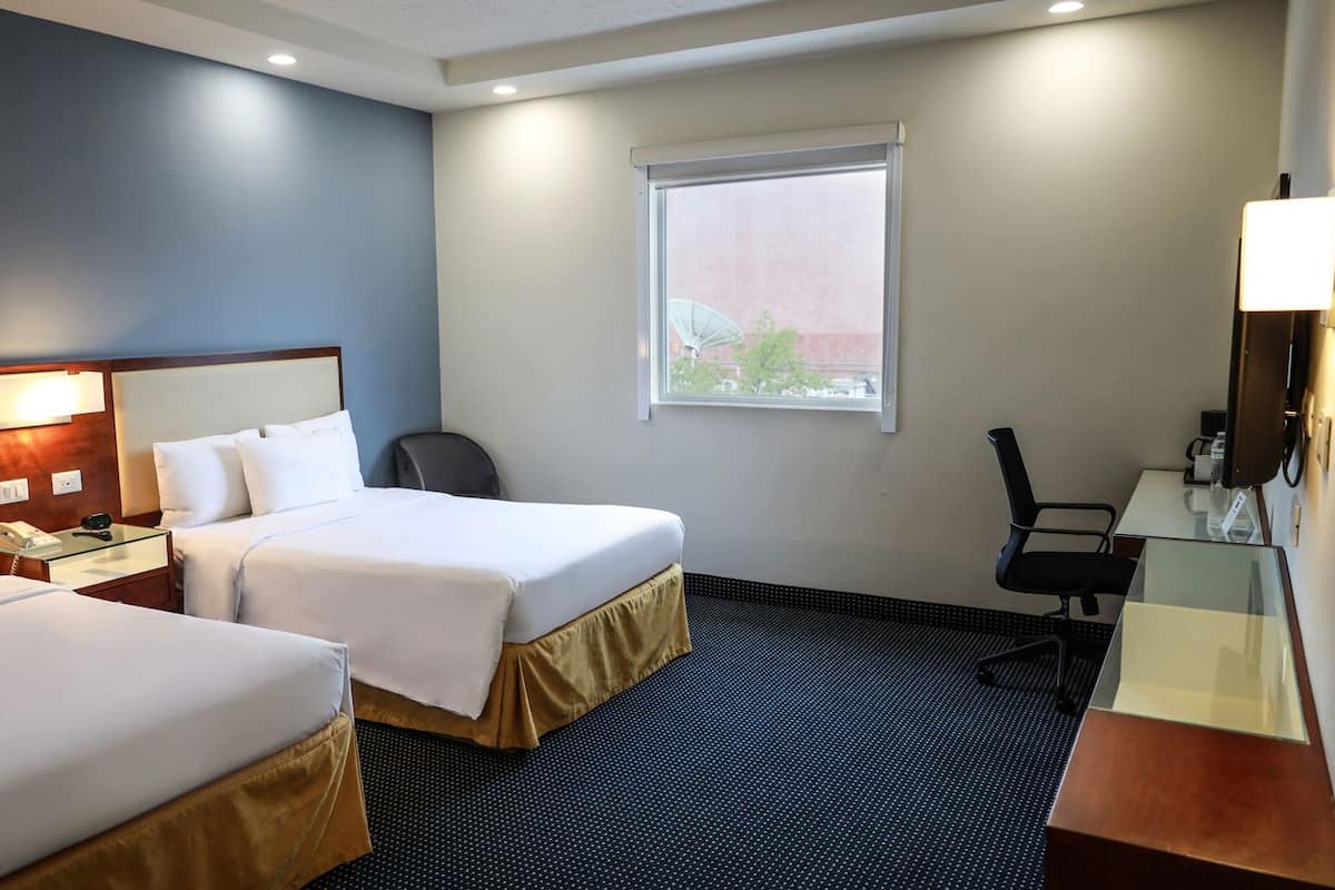 Premium bedding, in-room safe, desk, laptop workspace