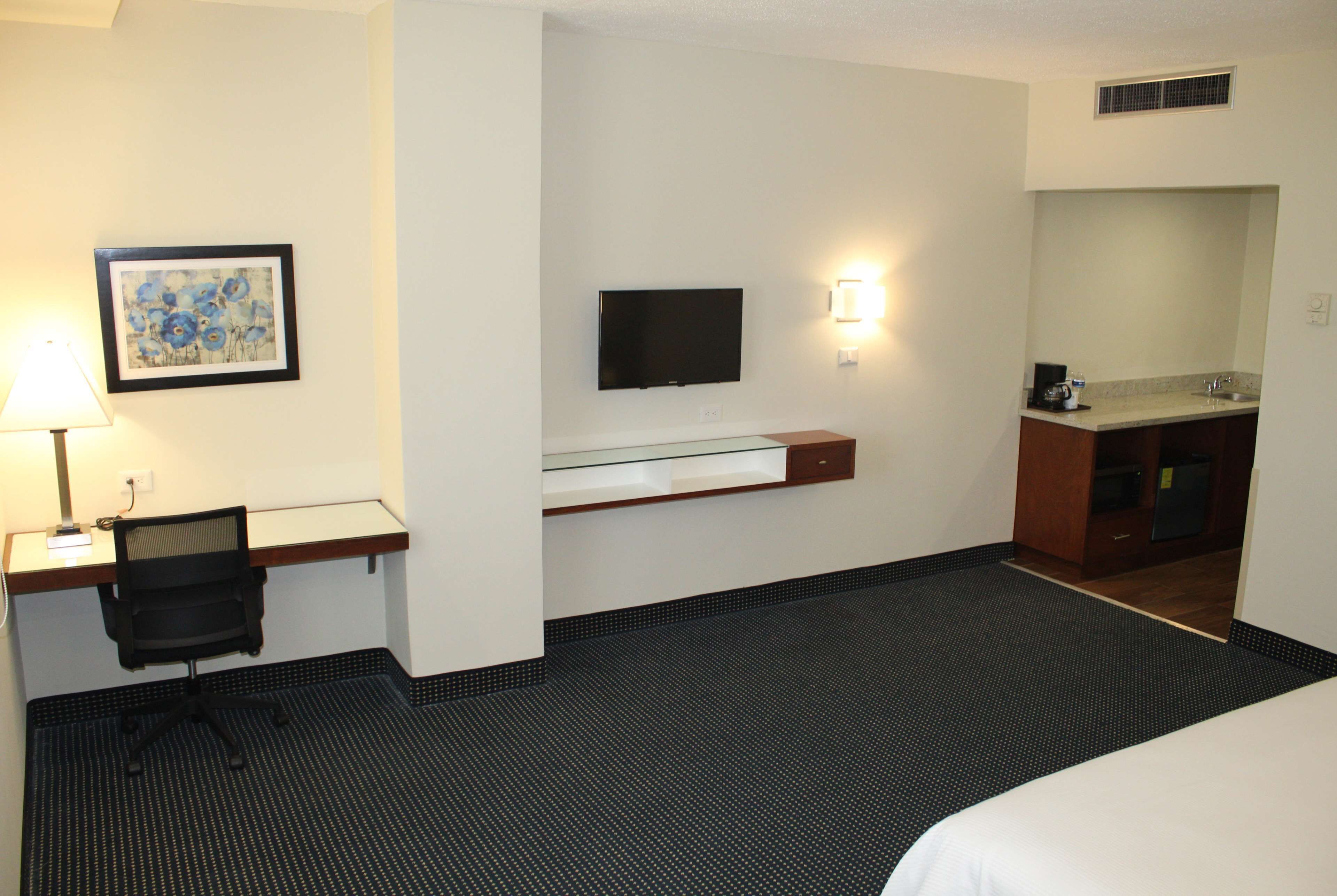 suite, 1 king bed, non smoking, kitchenette | premium bedding, in-room safe, desk, laptop workspace