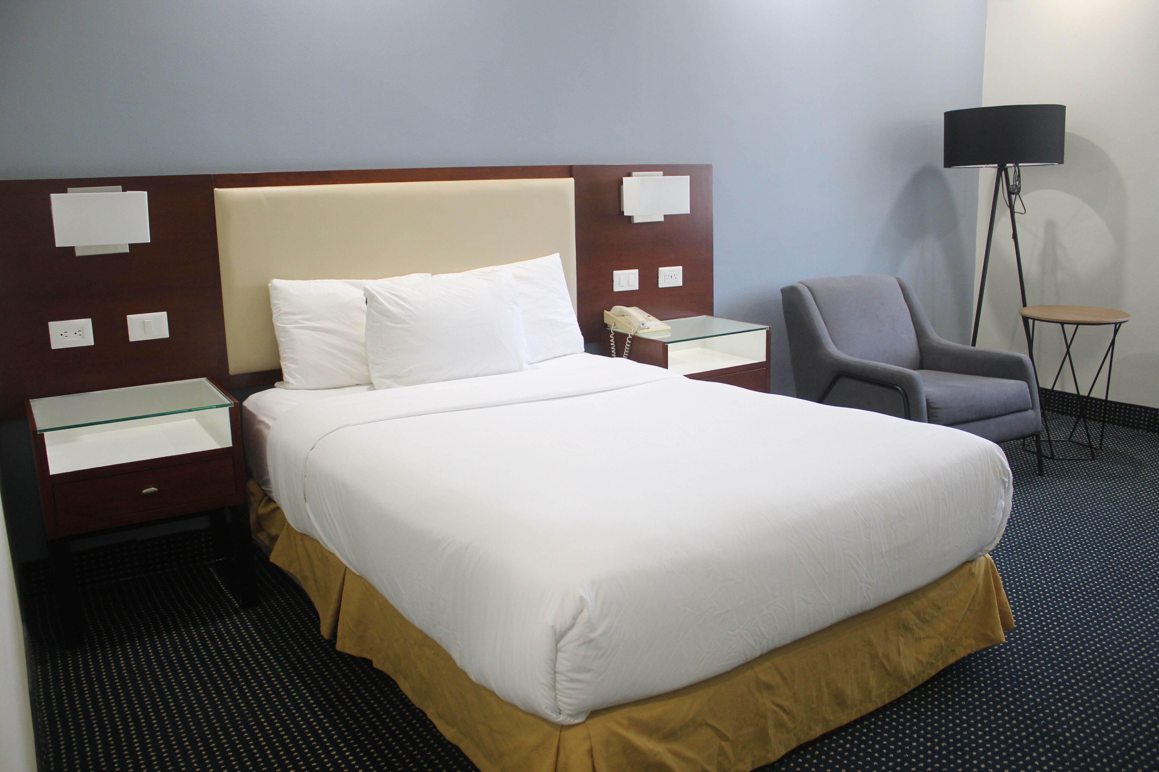 premium bedding, in-room safe, desk, laptop workspace