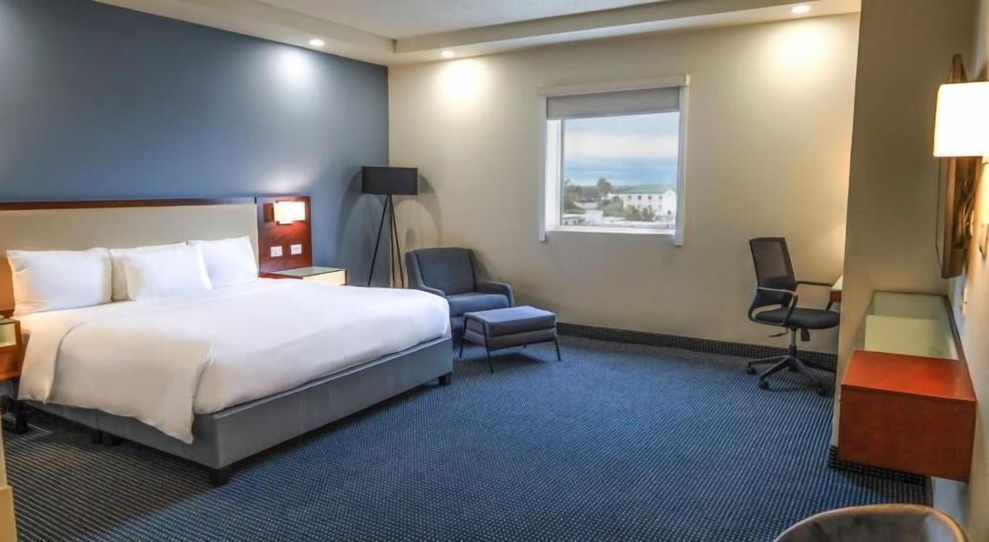 Sängtillbehör av högsta kvalitet och värdeförvaringsskåp på rummet