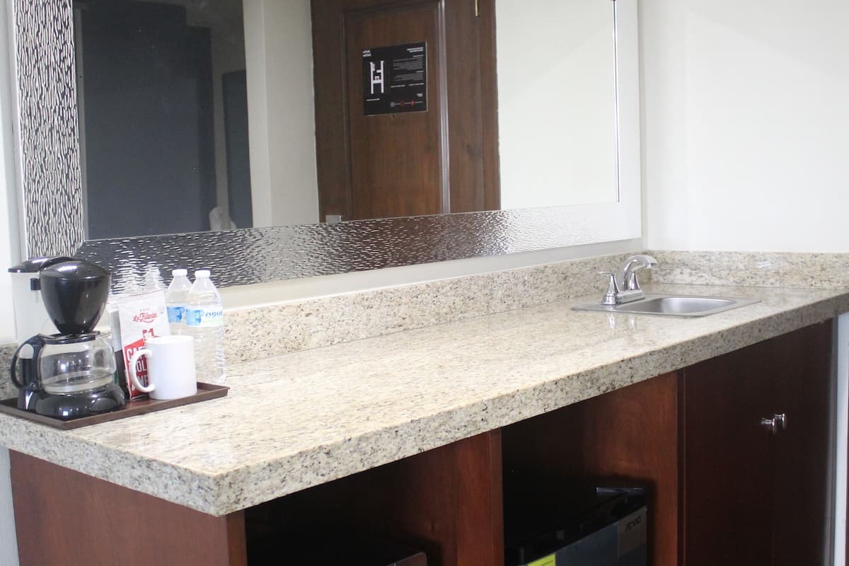 suite, 1 king bed, non smoking, kitchenette | private kitchen | coffee/tea maker