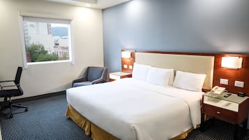 Habitación estándar, 1 cama King size, para no fumadores | Ropa de cama de alta calidad y caja de seguridad en la habitación