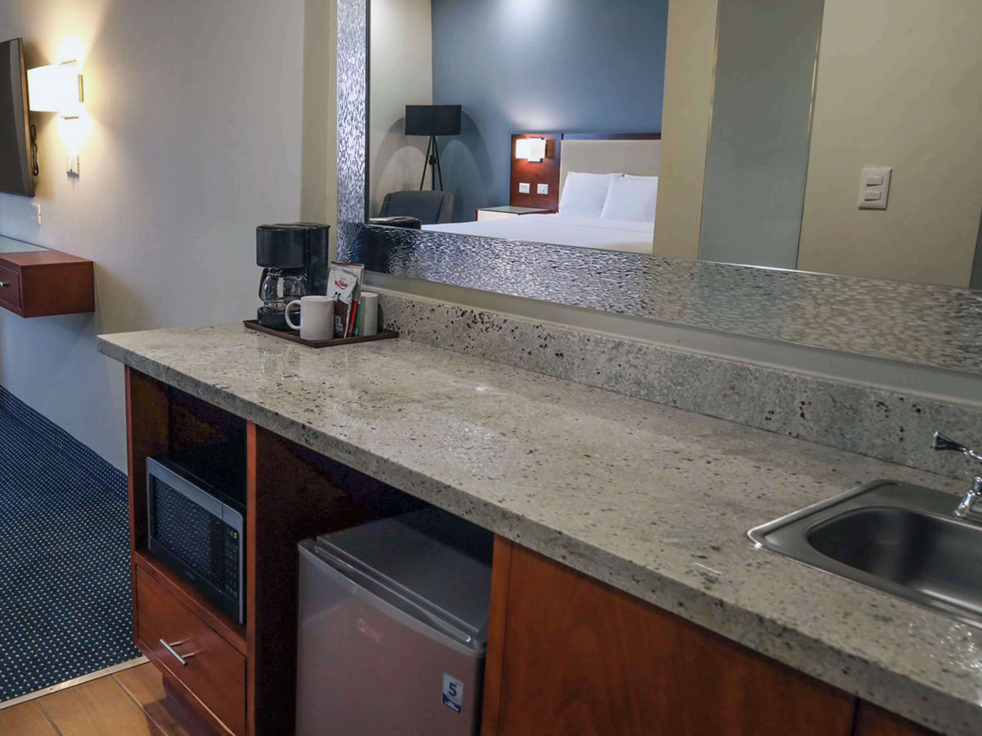 Suite, 1 cama King size, para no fumadores, cocineta | Cocina privada | Cafetera y tetera 