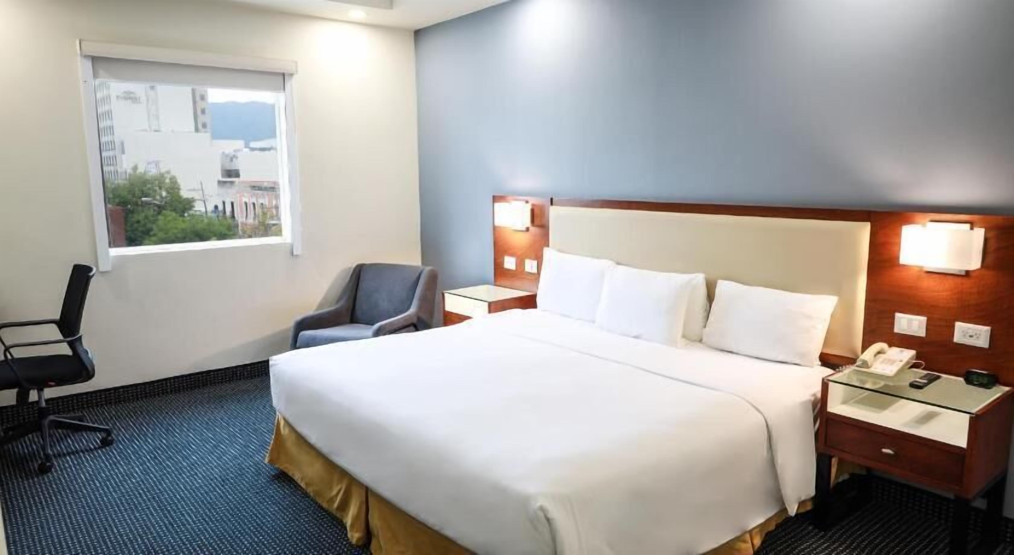Premium bedding, in-room safe, desk, laptop workspace