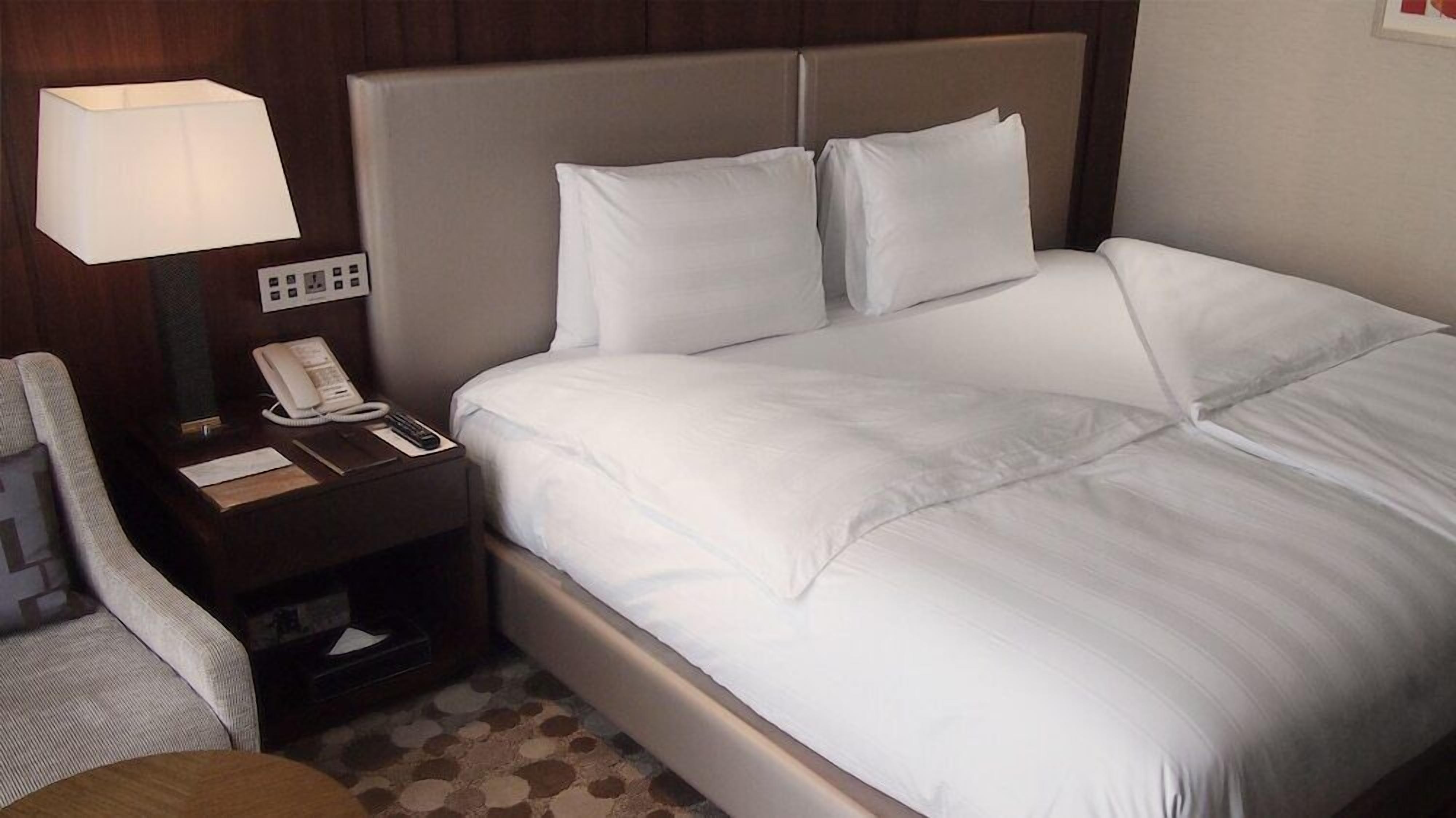 Down duvets, in-room safe, desk, blackout curtains