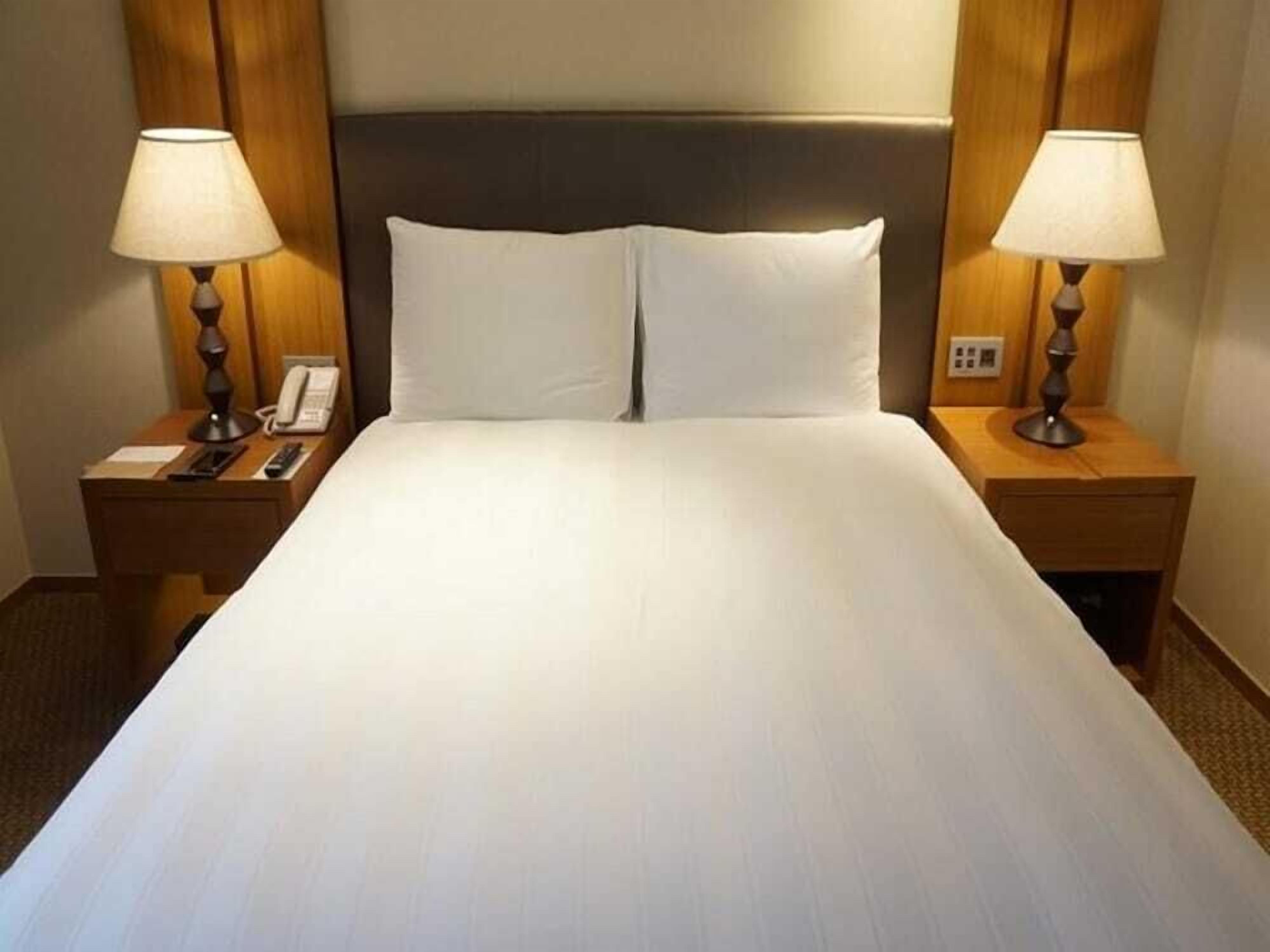 Down duvets, in-room safe, desk, blackout curtains