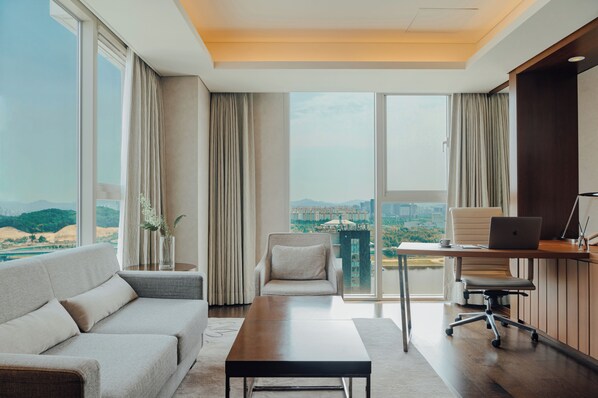 LED TV - LOTTE CITY HOTEL DAEJEON (Daejeon)