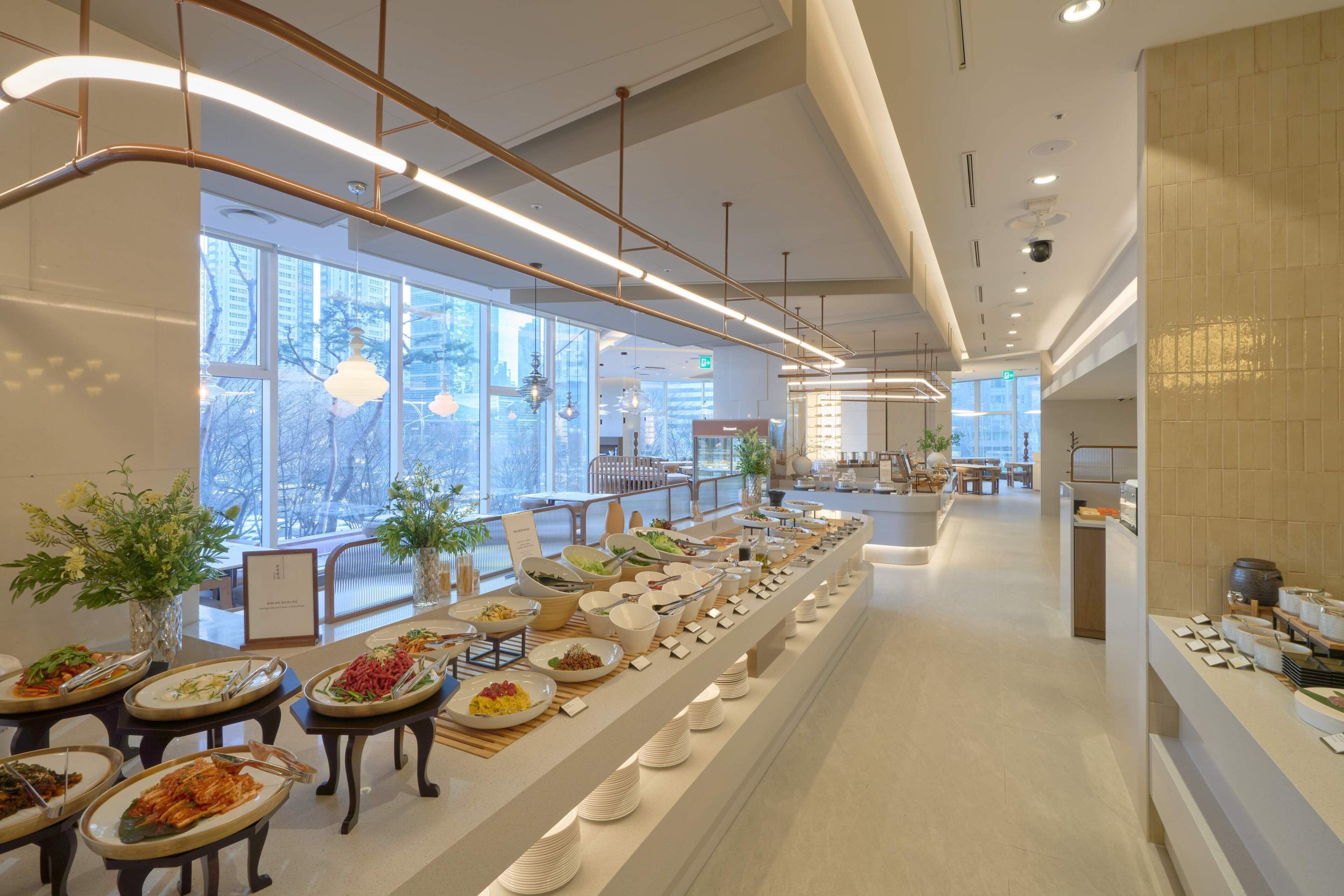 Daily buffet breakfast for a fee