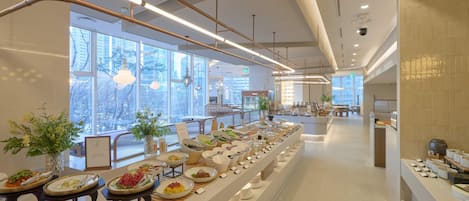 Petit déjeuner buffet servi tous les jours en supplément