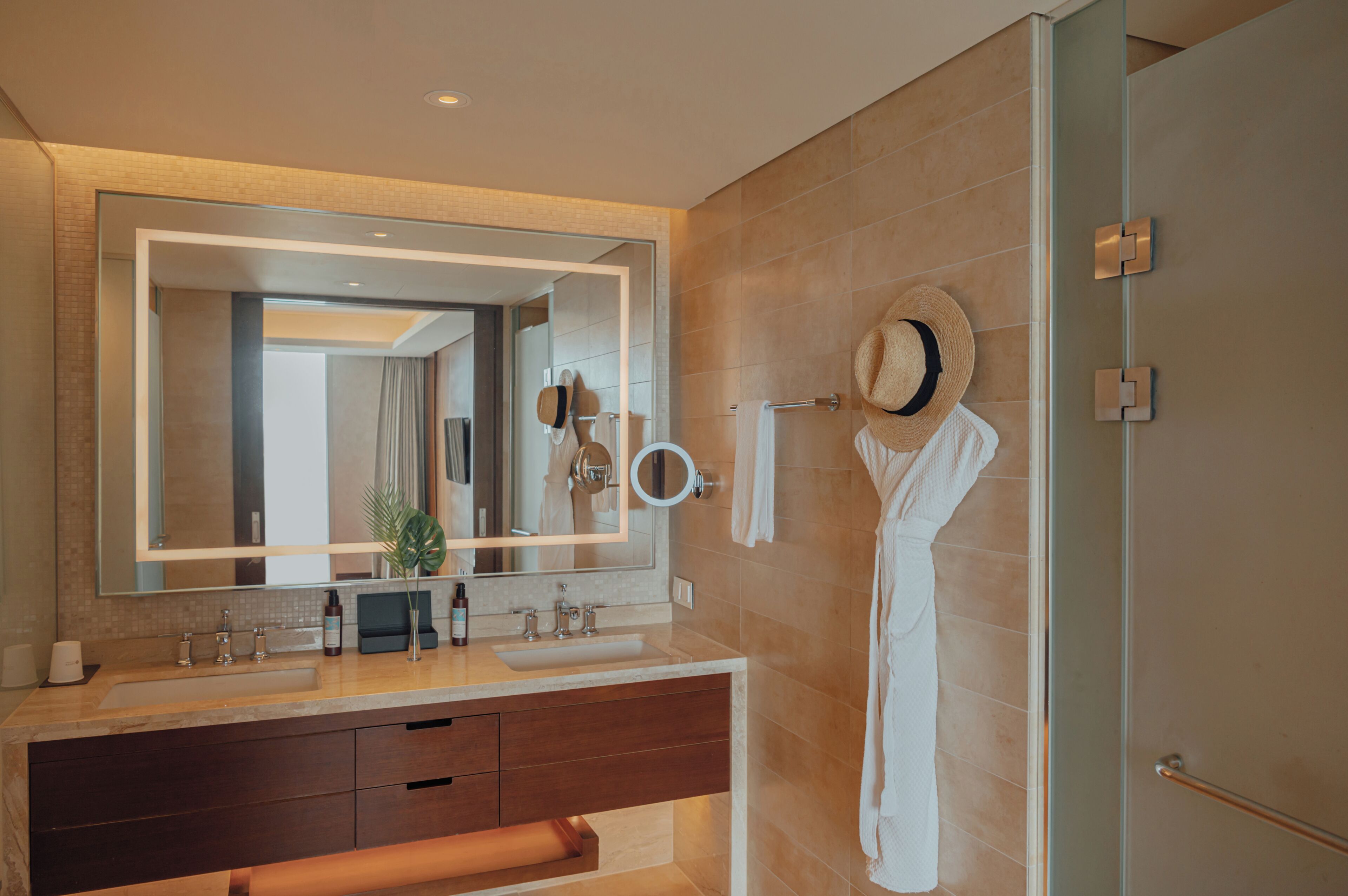 Combined shower/tub, deep soaking tub, rainfall showerhead, hair dryer