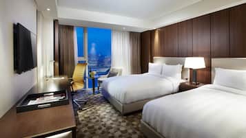 Down comforters, in-room safe, individually furnished, desk