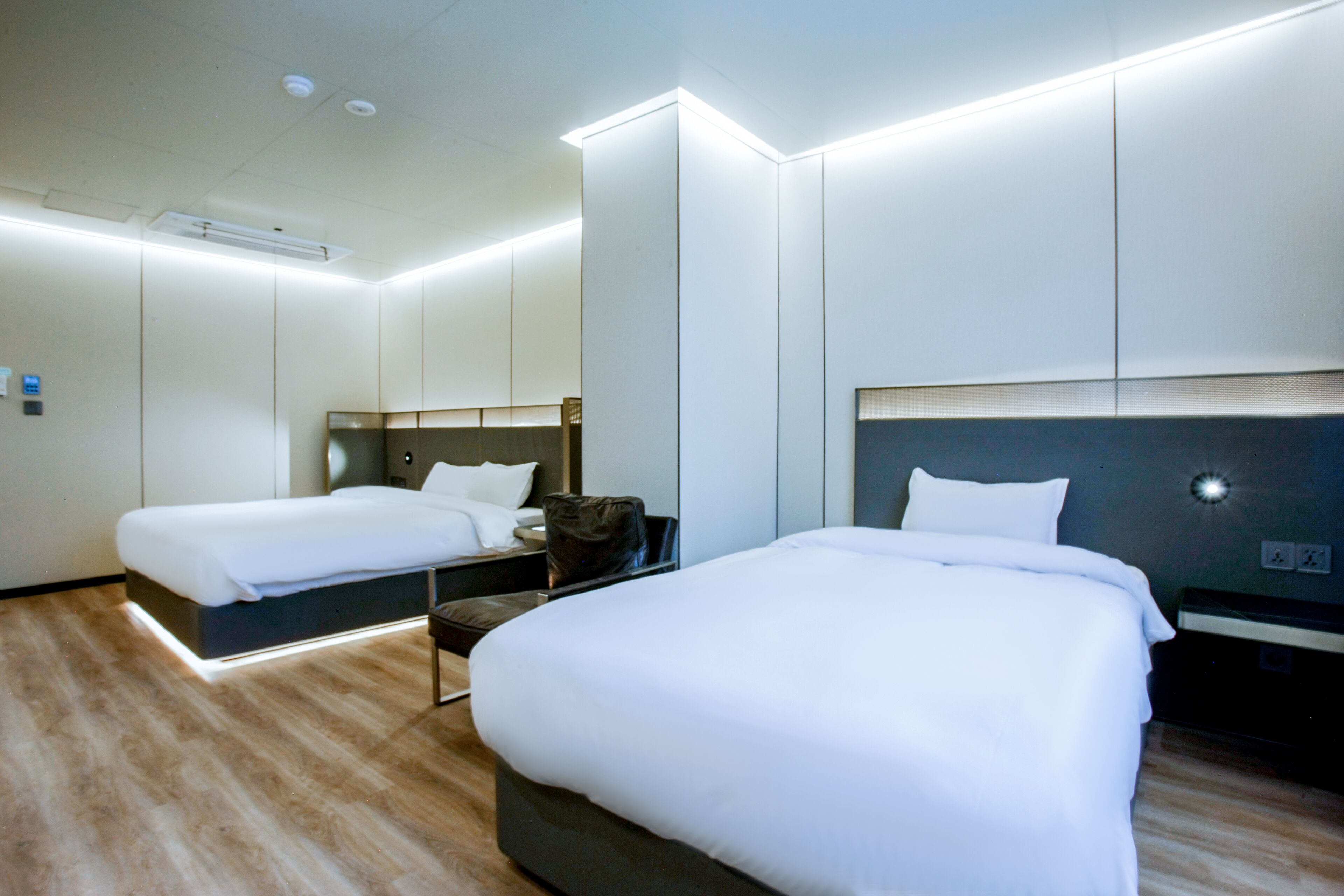 premium twin room (no parking) | 1 bedroom, premium bedding, in-room safe, individually decorated