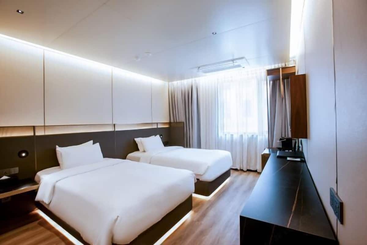 Premium bedding, in-room safe, individually decorated, desk