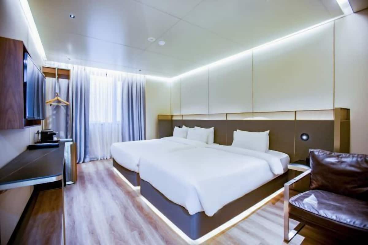 Premium bedding, in-room safe, individually decorated, desk