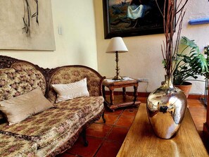 32-inch plasma TV with cable channels, TV - El Mesón de los Poetas (Guanajuato)