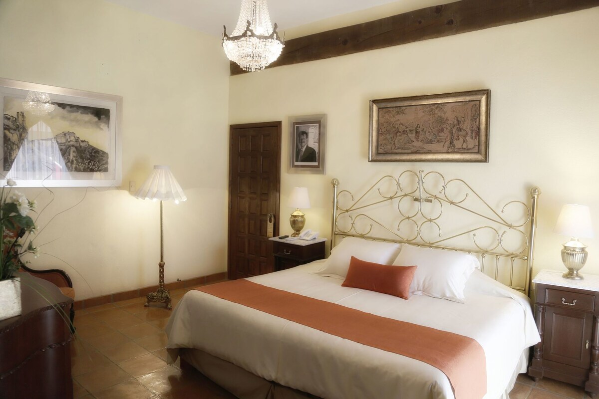 Premium bedding, in-room safe, WiFi (free), bed sheets