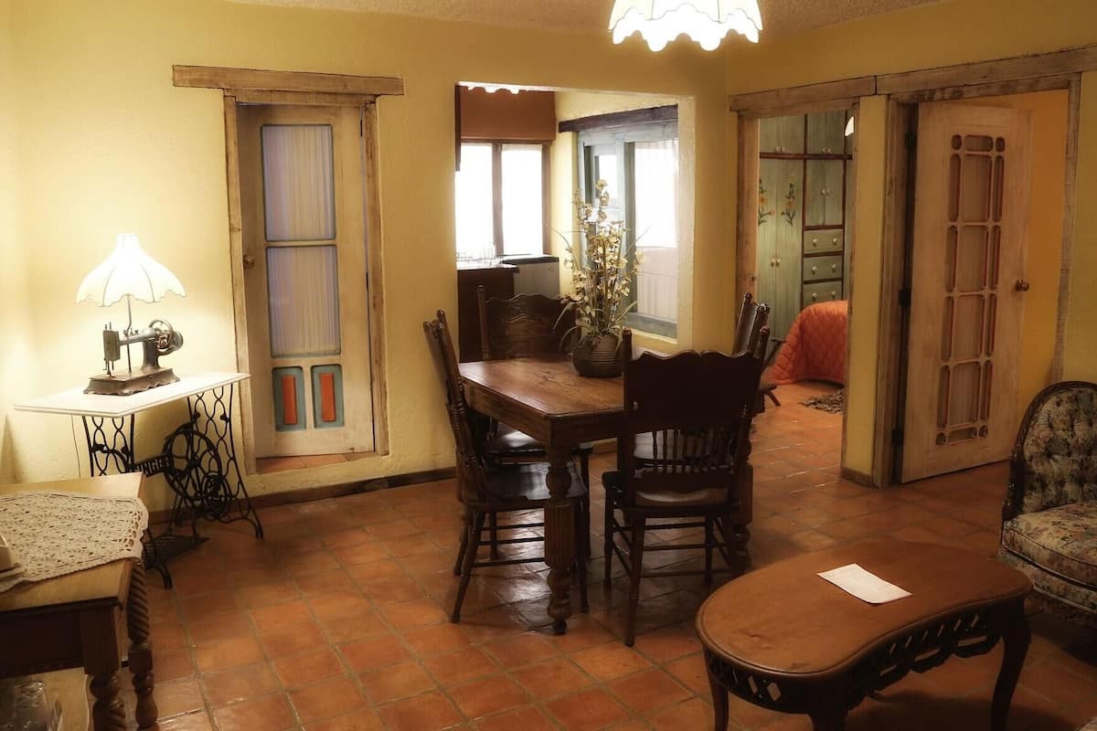 Living area | 32-inch plasma TV with cable channels, TV