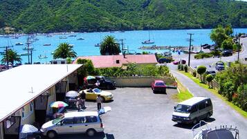 Vista frontal de la propiedad