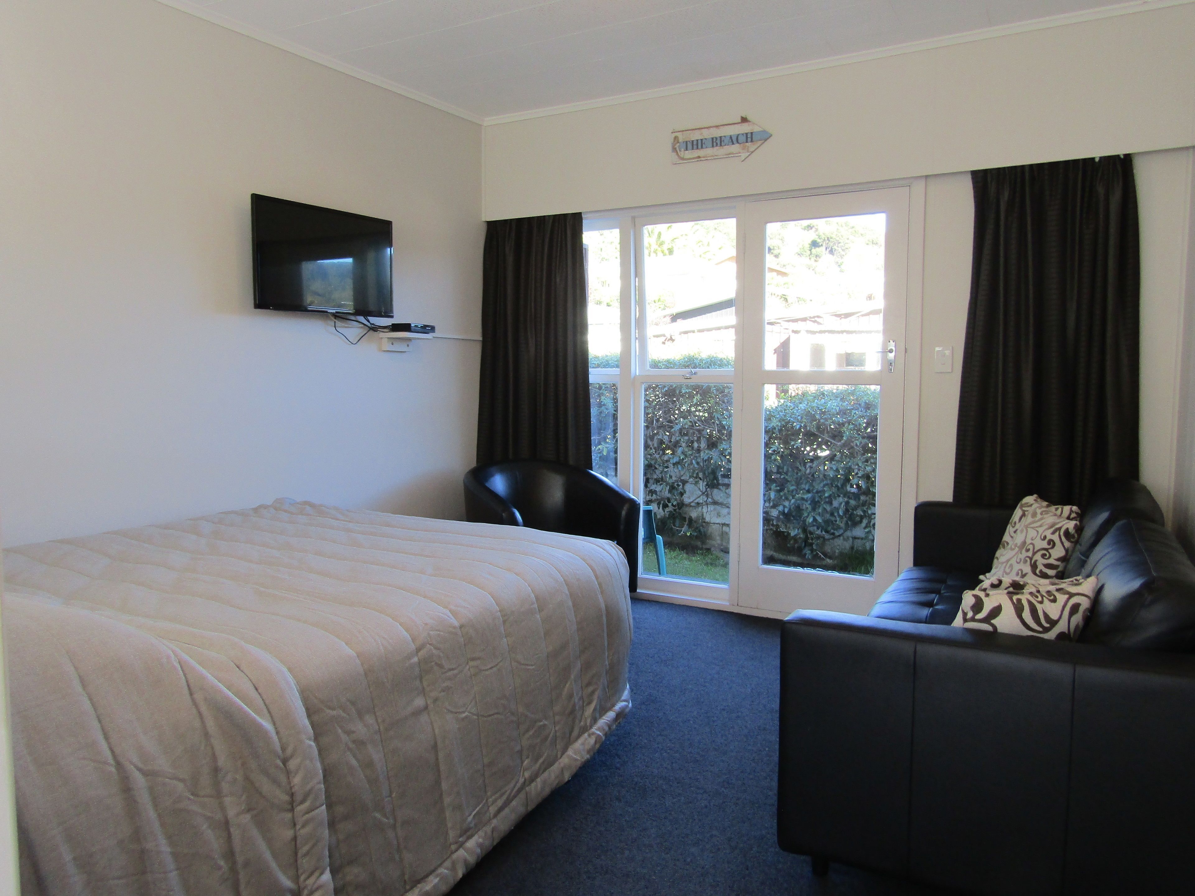 Individually decorated, iron/ironing board, free WiFi, bed sheets