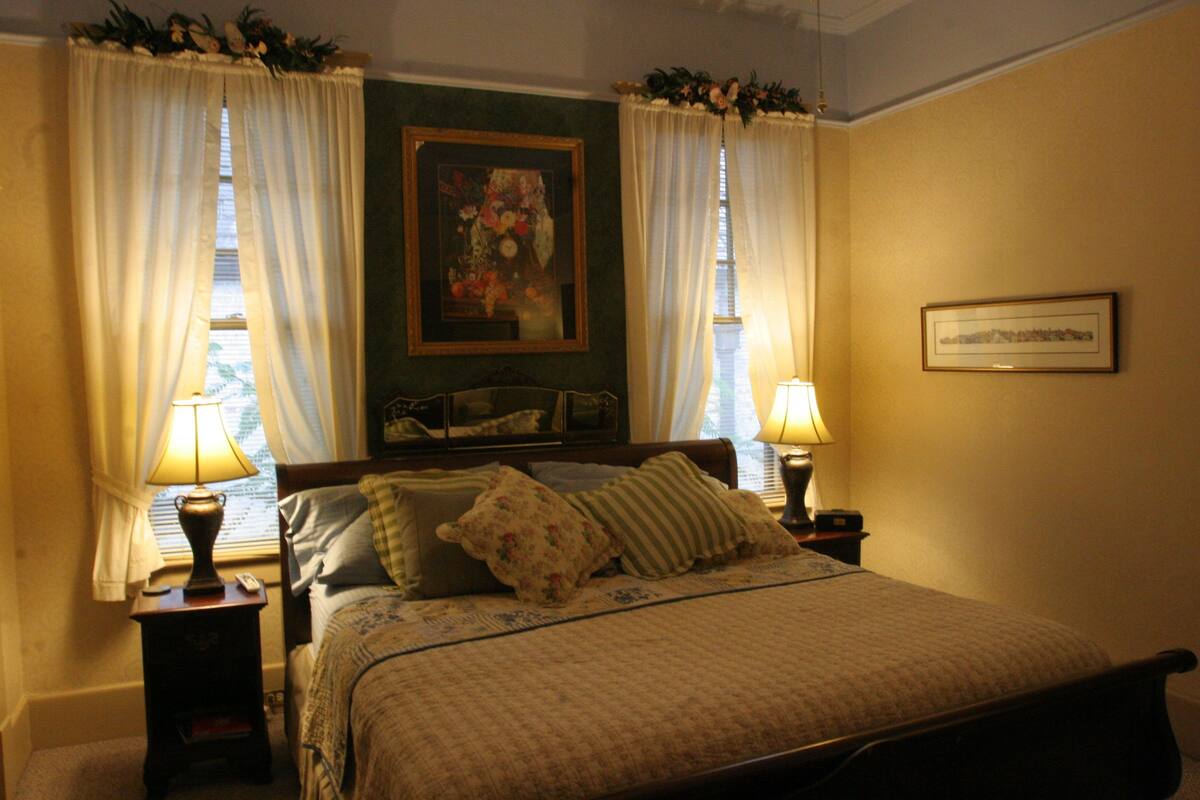 Superior Room | Premium bedding, pillowtop beds, iron/ironing board, WiFi (free)