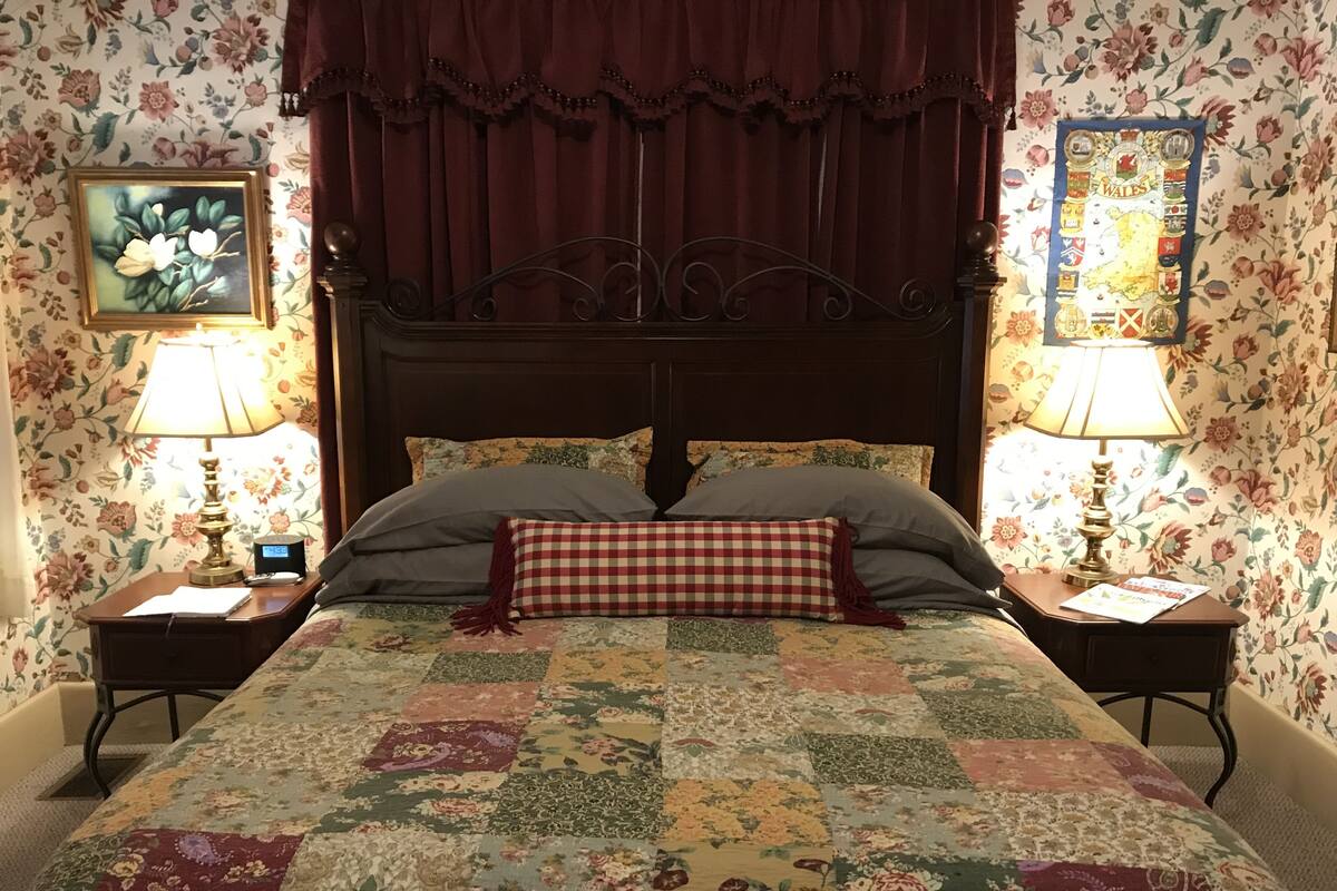 Premium bedding, pillowtop beds, iron/ironing board, WiFi (free)