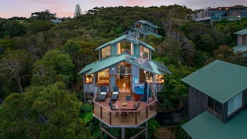 Sandpiper (Treetop House with Spa) | Balcony