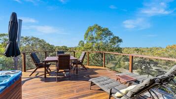 Sandpiper (Treetop House with Spa) | Terrace/patio