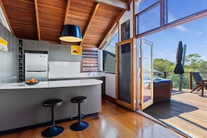 Sandpiper (Treetop House with Spa) | Private kitchen