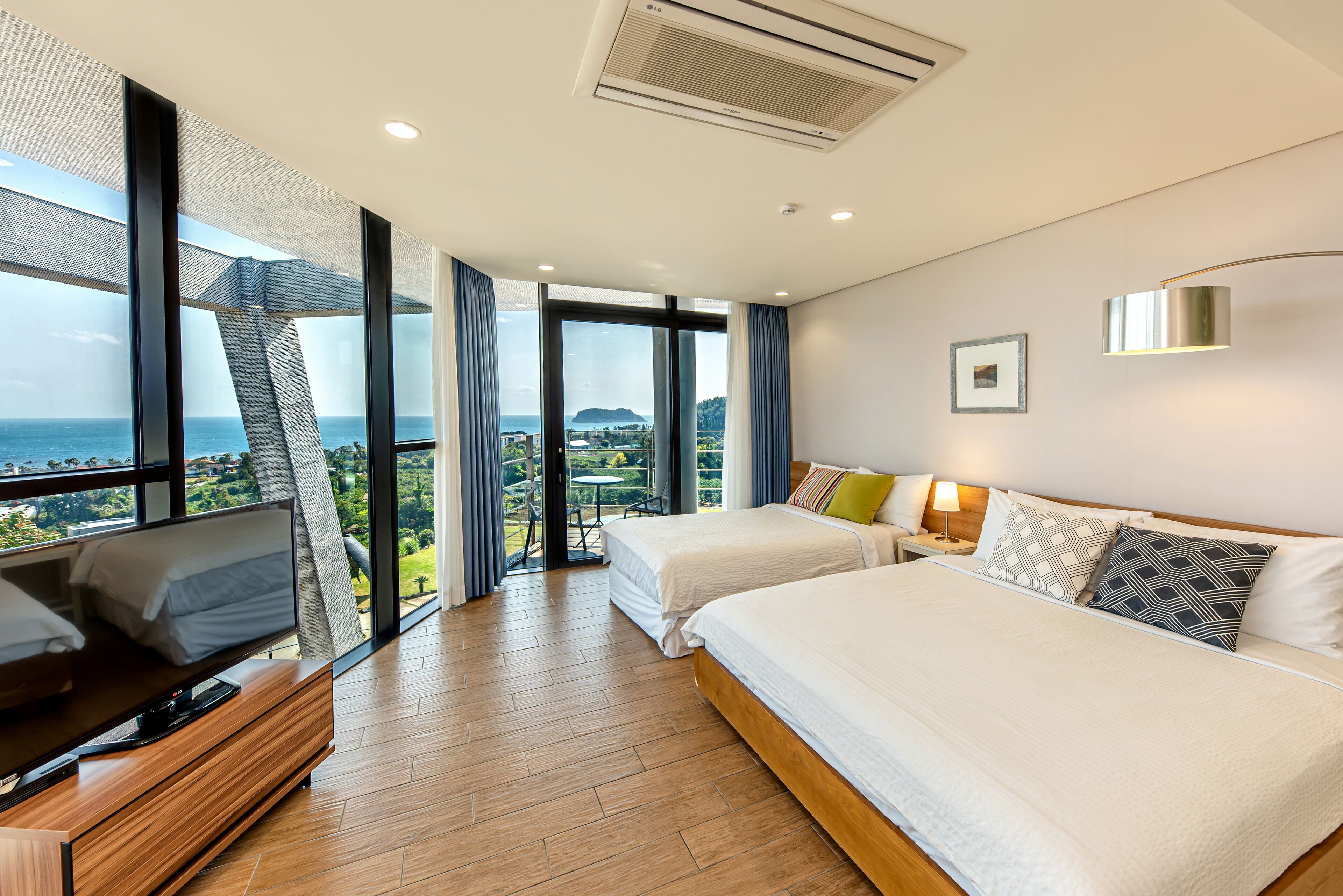 seopseom (art museum ticket provided) | premium bedding, blackout curtains, soundproofing, free wifi