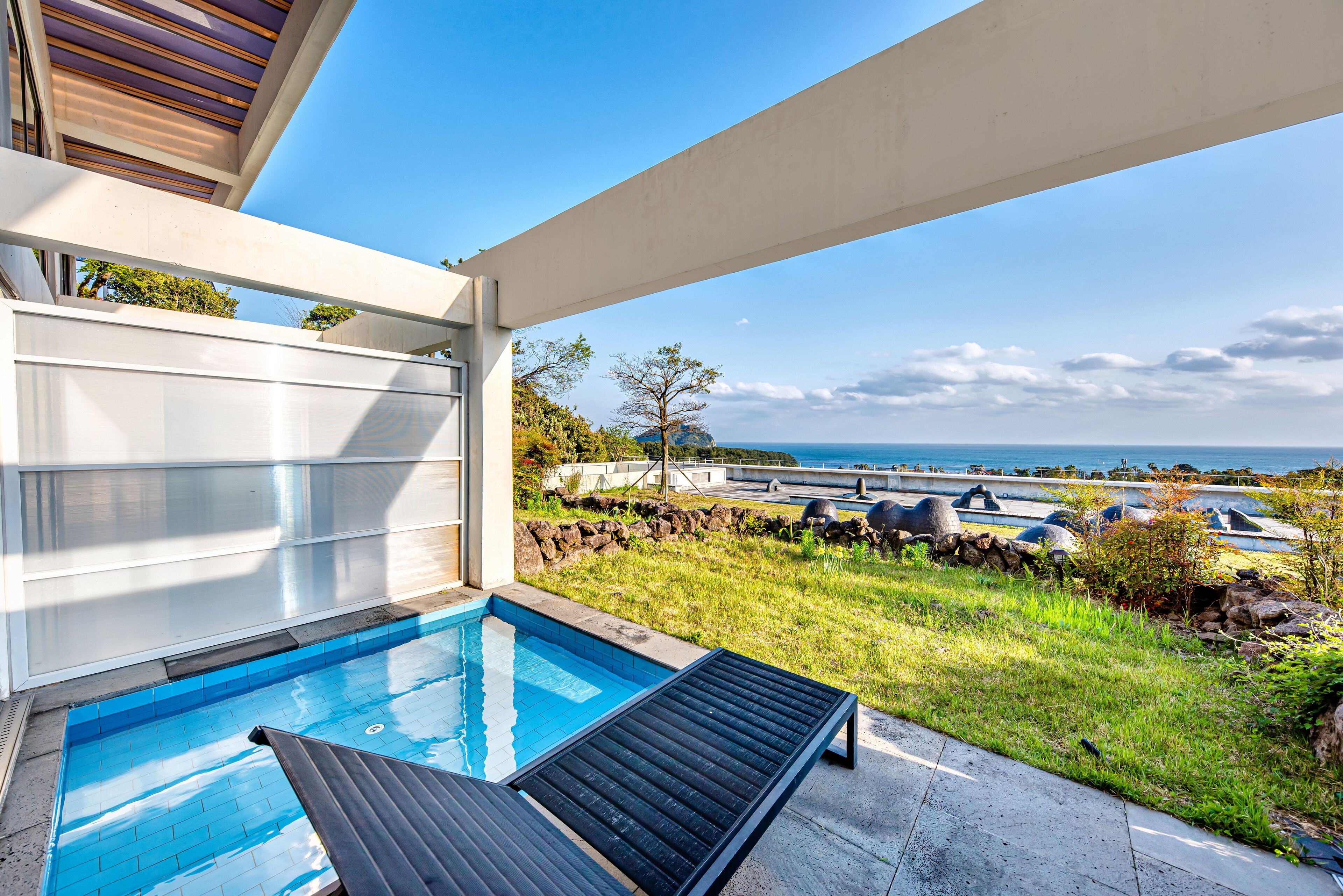 Duplex,Kid's Private Pool(Art Museum Ticket)-Pool surcharge 20,000 KRW applies except 1Jul - 5Sep | Premium bedding, blackout curtains, soundproofing, free WiFi