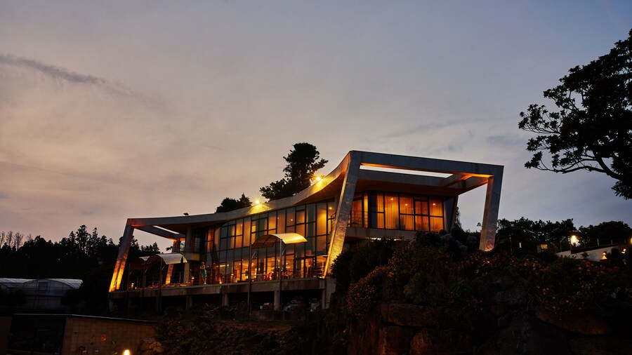 Jeju Bom Stay & Art Gallery