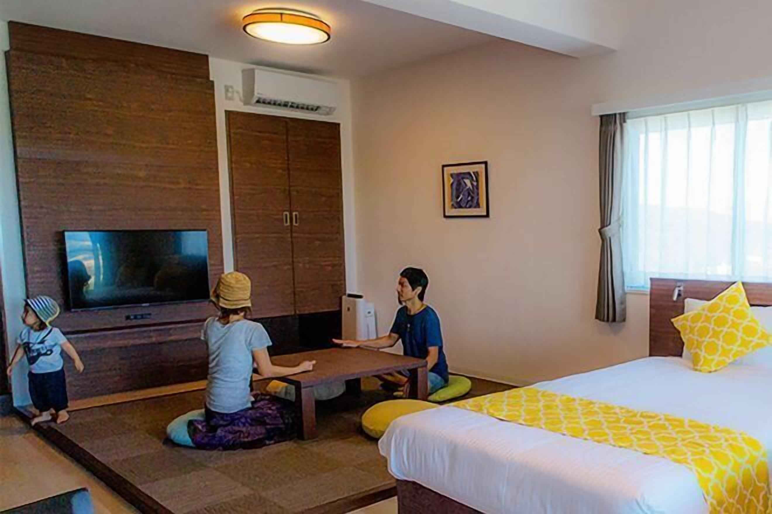 In-room safe, blackout drapes, free WiFi